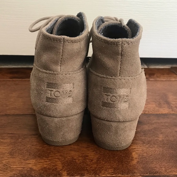 Shoes - Picture 3 of 3